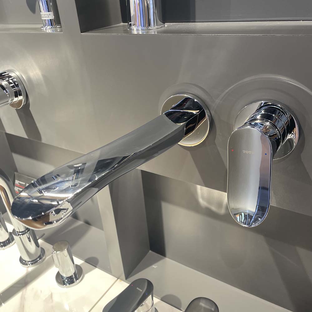 Vòi lavabo nóng lạnh gắn tường GO TOTO TLG01311BB