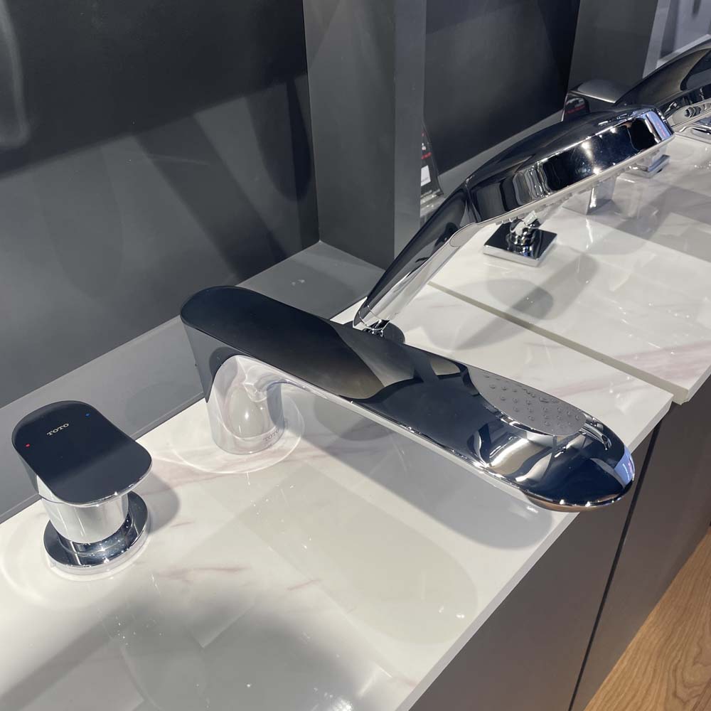 Vòi lavabo nóng lạnh gắn tường GO TOTO TLG01311BB