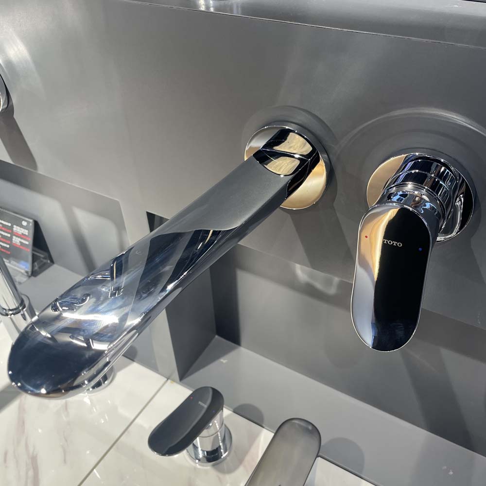 Vòi lavabo nóng lạnh gắn tường GO TOTO TLG01311BB