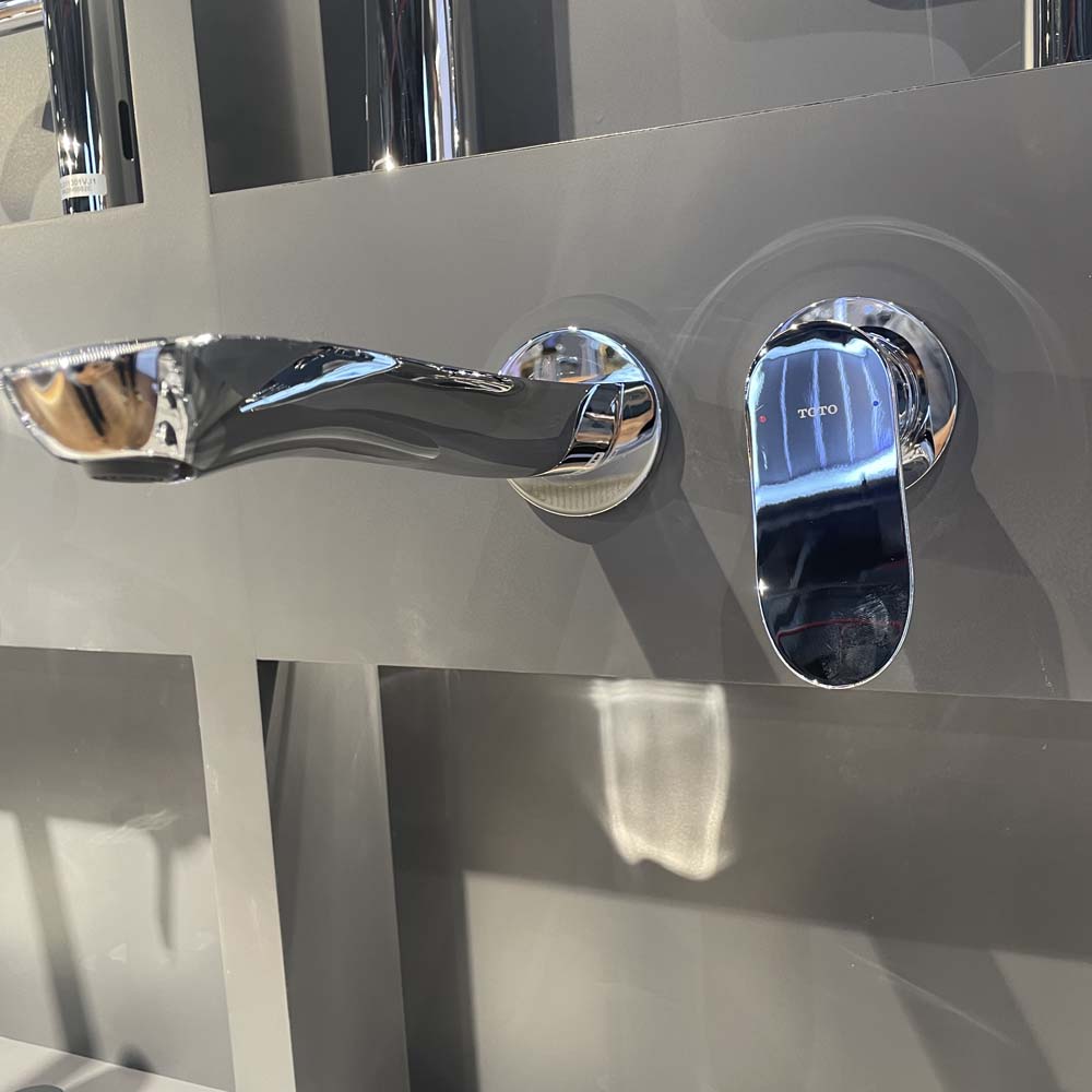 Vòi lavabo nóng lạnh gắn tường GO TOTO TLG01311BB