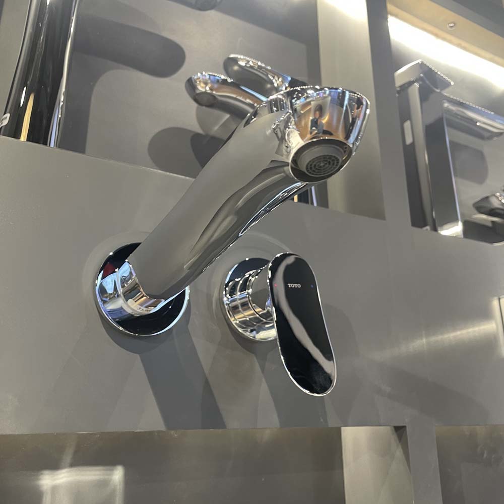 Vòi lavabo nóng lạnh gắn tường GO TOTO TLG01311BB