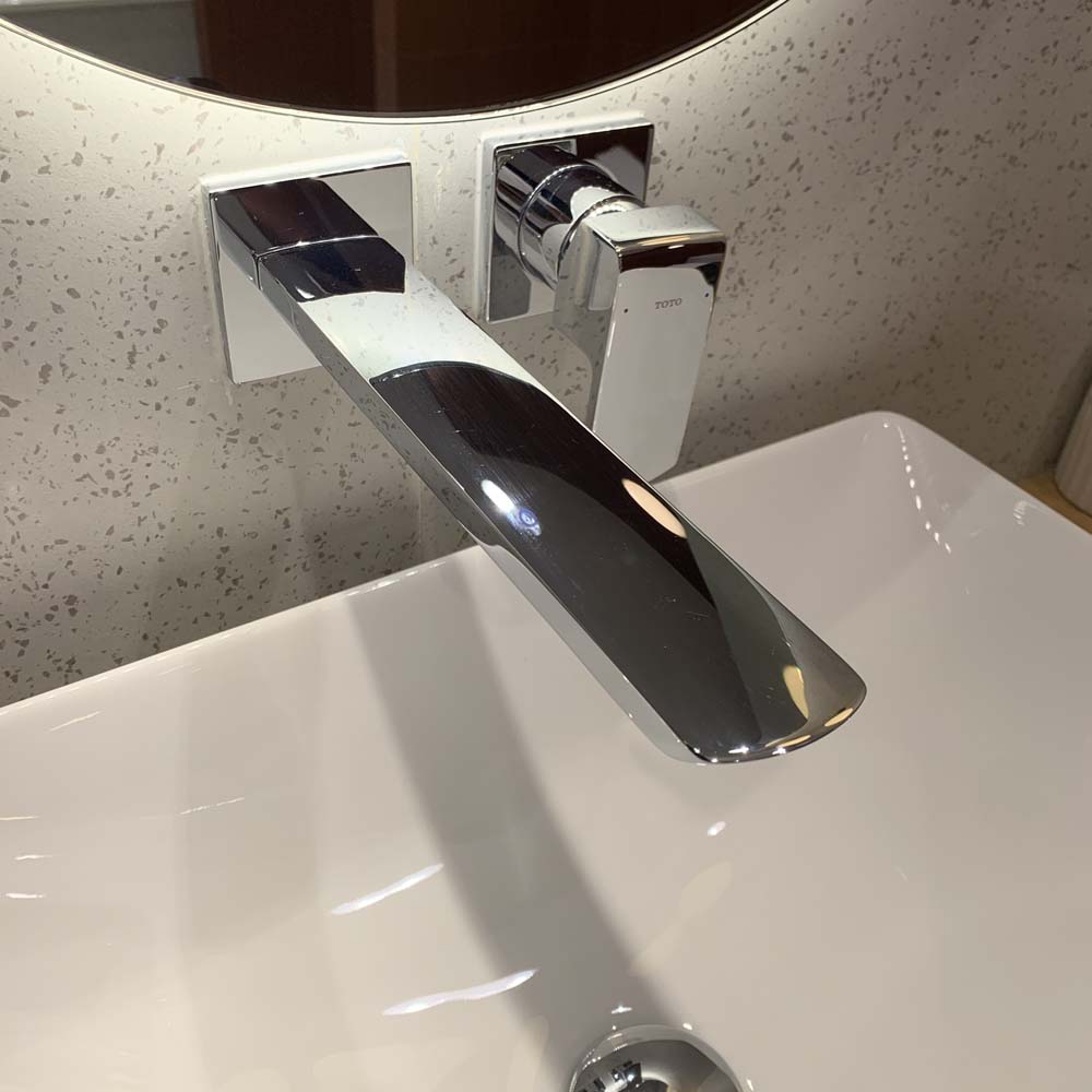 Vòi lavabo nóng lạnh gắn tường GR TOTO TLG02311BB (TLG02311B)