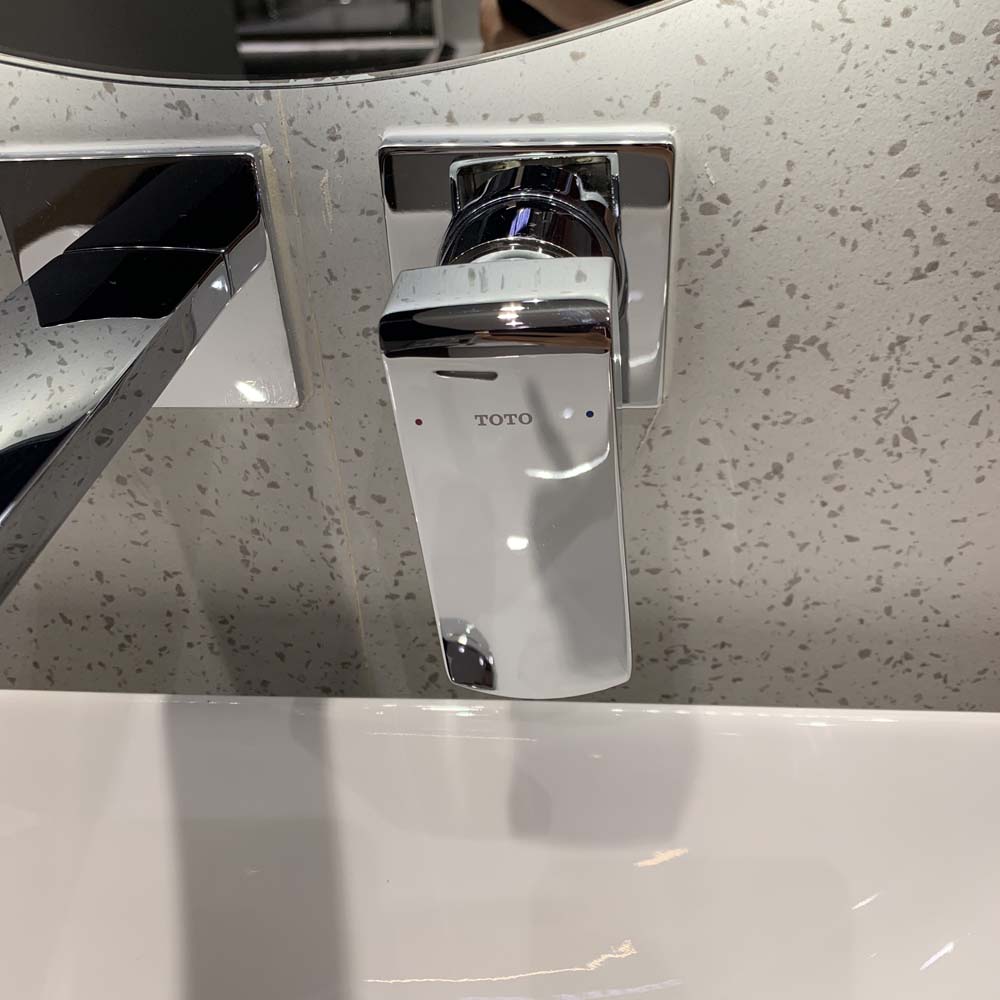 Vòi lavabo nóng lạnh gắn tường GR TOTO TLG02311BB (TLG02311B)