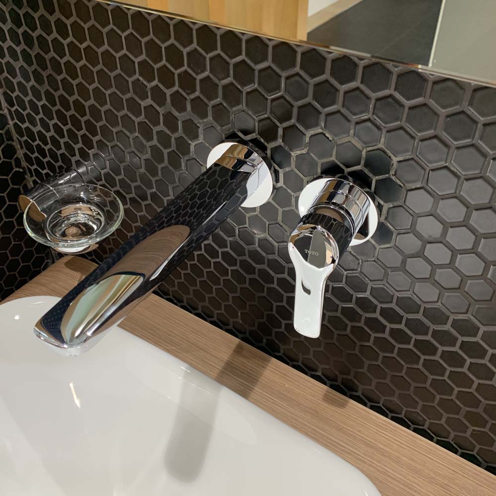 Vòi lavabo nóng lạnh gắn tường GS TOTO TLG03308BB (TLG03308B)