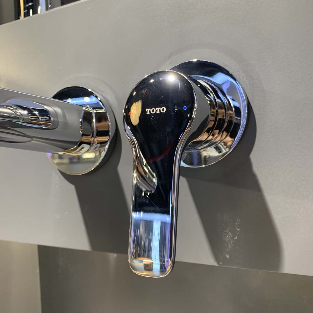 Vòi lavabo nóng lạnh gắn tường GS TOTO TLG03308BB (TLG03308B)