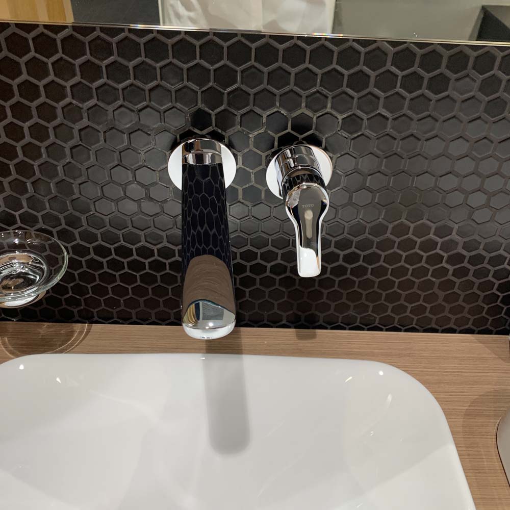 Vòi lavabo nóng lạnh gắn tường GS TOTO TLG03308BB (TLG03308B)