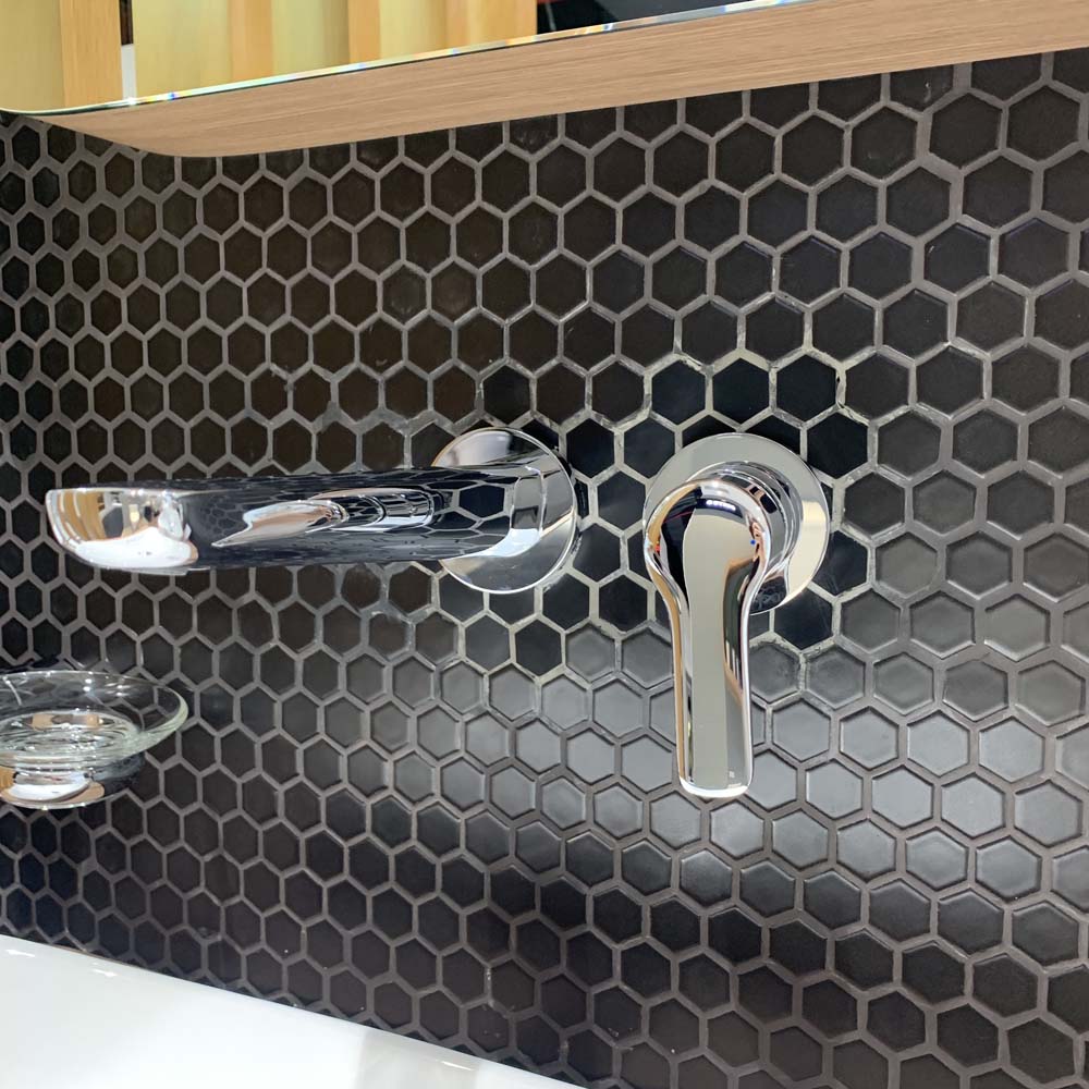 Vòi lavabo nóng lạnh gắn tường GS TOTO TLG03308BB (TLG03308B)