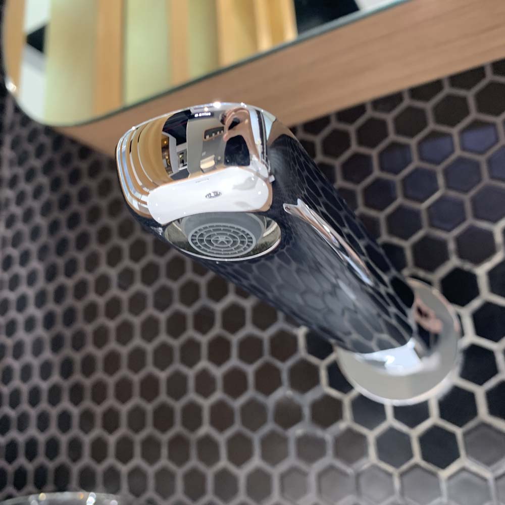 Vòi lavabo nóng lạnh gắn tường GS TOTO TLG03308BB (TLG03308B)