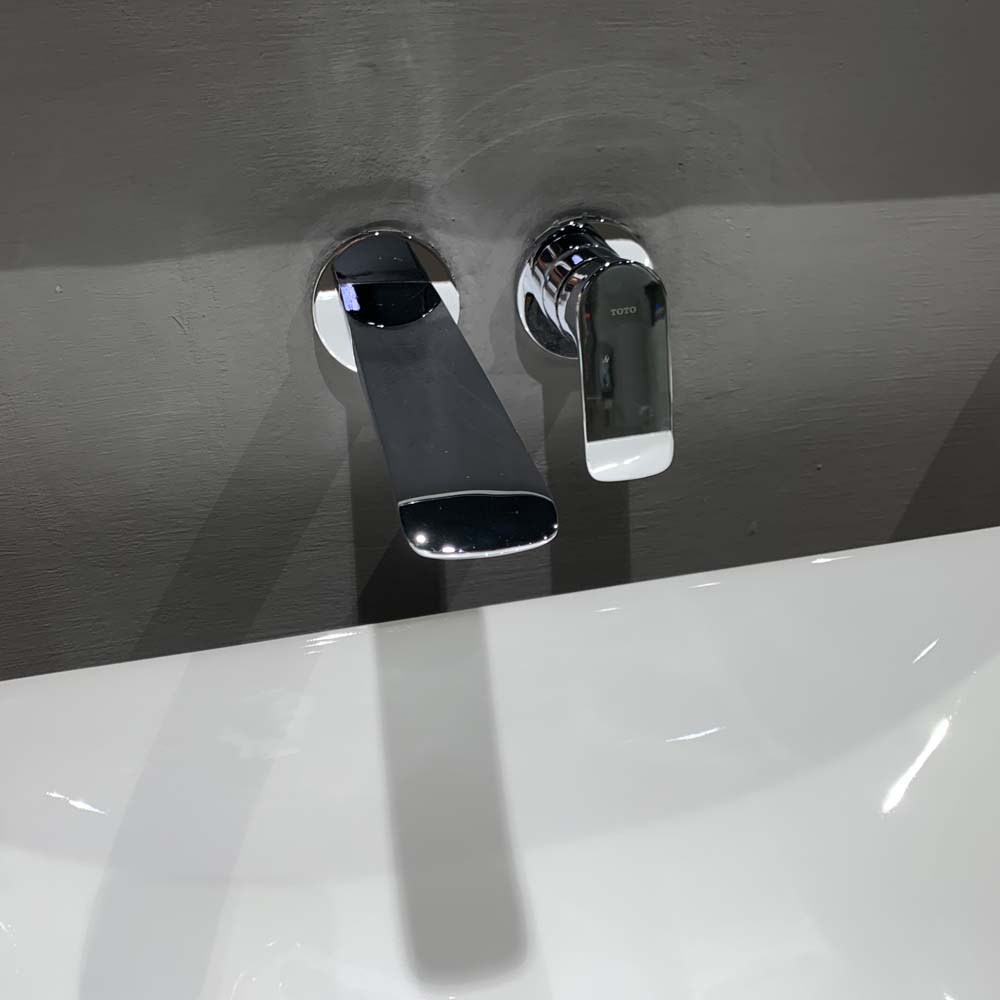 Vòi lavabo nóng lạnh gắn tường GA TOTO TLG04310BB