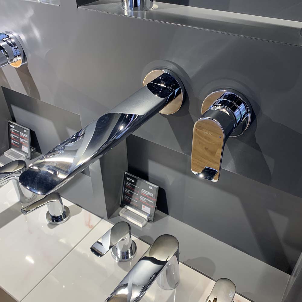 Vòi lavabo nóng lạnh gắn tường GA TOTO TLG04310BB