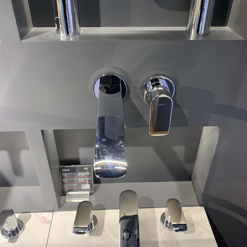 Vòi lavabo nóng lạnh gắn tường GA TOTO TLG04310BB