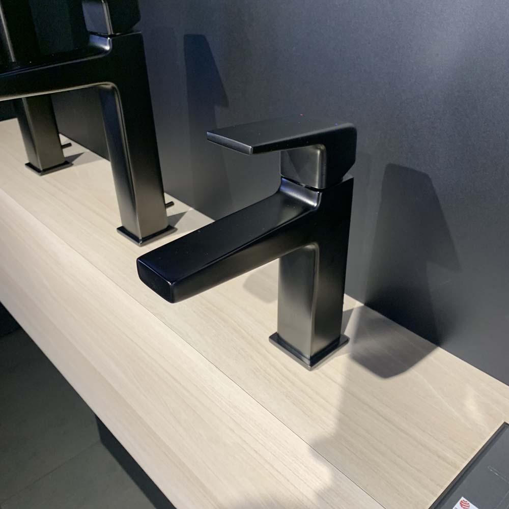 Vòi lavabo nóng lạnh GB TOTO TLG10301V