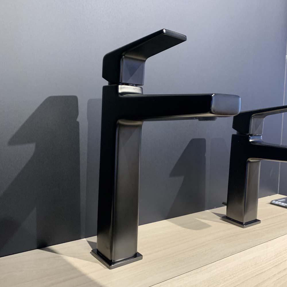 Vòi lavabo nóng lạnh GB TOTO TLG10303V