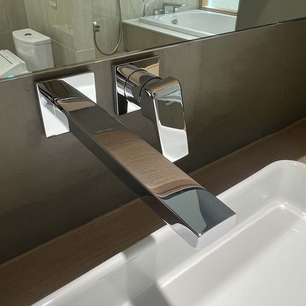 Vòi lavabo nóng lạnh gắn tường GB TOTO TLG10308BB (TLG10308B)