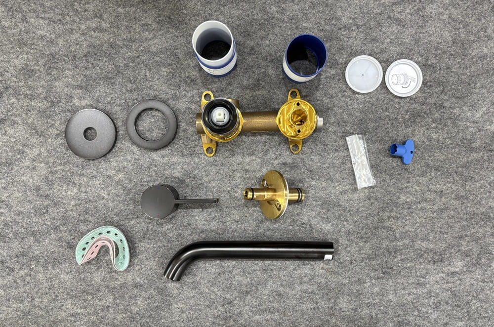 Vòi lavabo nóng lạnh gắn tường GF TOTO TLG11308BA (TLG11308B)