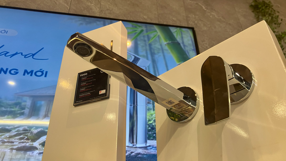 Vòi lavabo TOTO TLG163H0A/TLN123G0A nóng lạnh gắn tường GN kèm van âm