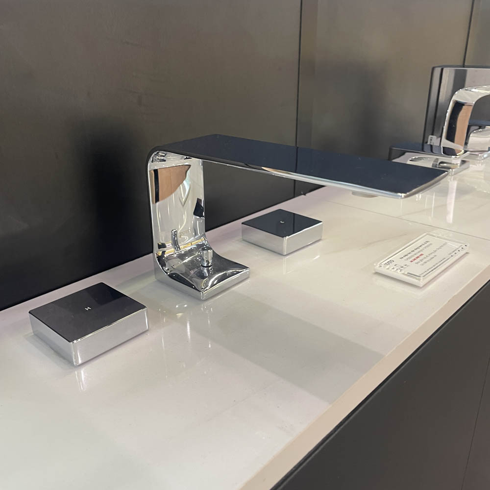 Vòi lavabo nóng lạnh ZL TOTO TLP02201BA