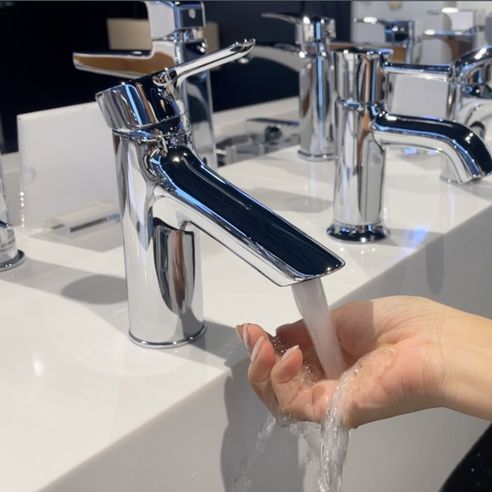 Vòi lavabo nóng lạnh LB TOTO TLS01301V