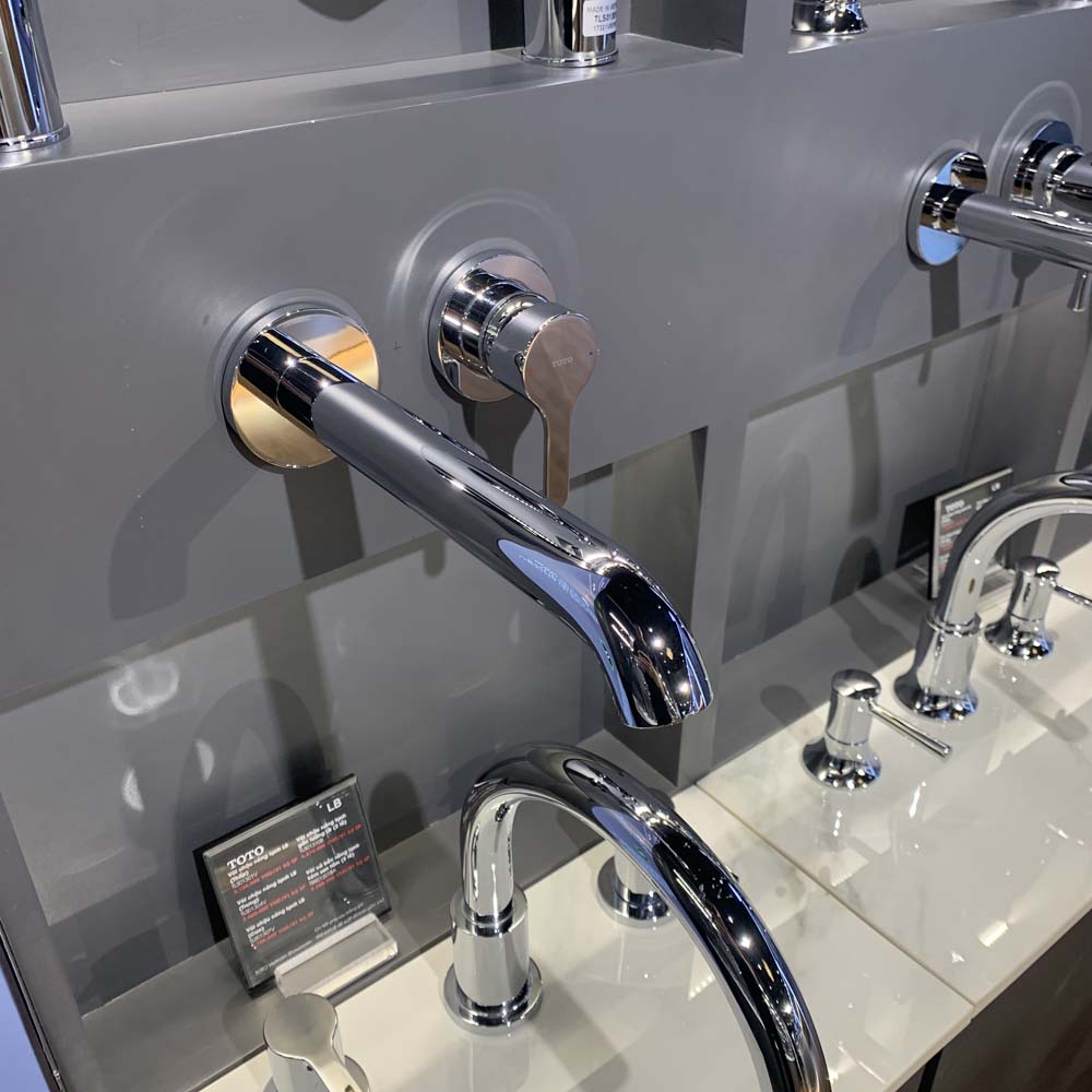 Vòi lavabo nóng lạnh gắn tường LB TOTO TLS01310B