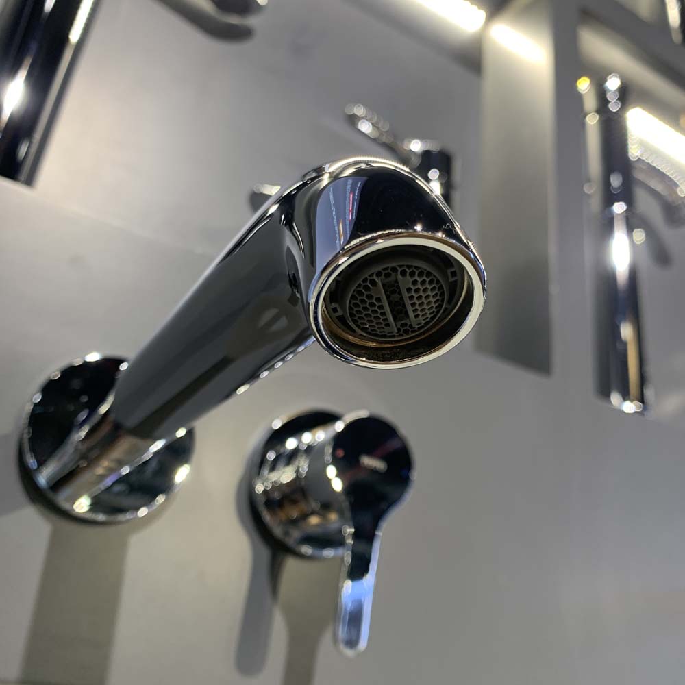 Vòi lavabo nóng lạnh gắn tường LB TOTO TLS01310B