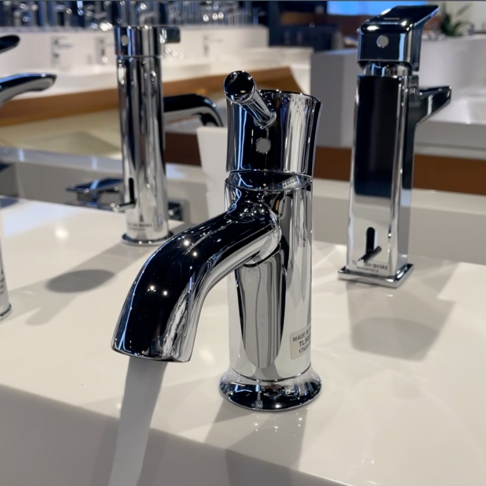 Vòi lavabo nóng lạnh LN TOTO TLS02301V