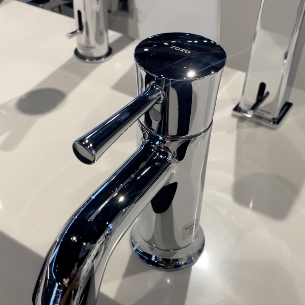 Vòi lavabo nóng lạnh LN TOTO TLS02301V