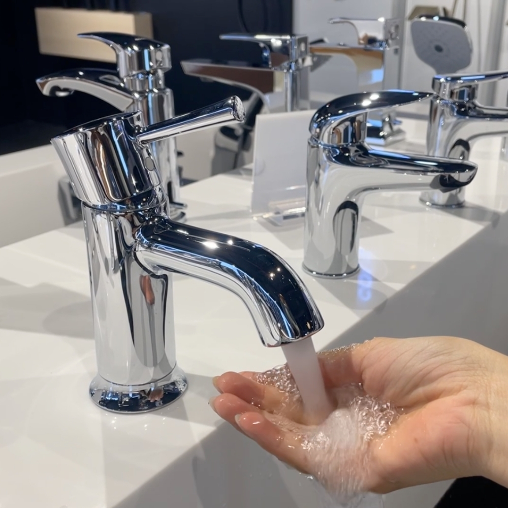 Vòi lavabo nóng lạnh LN TOTO TLS02301V