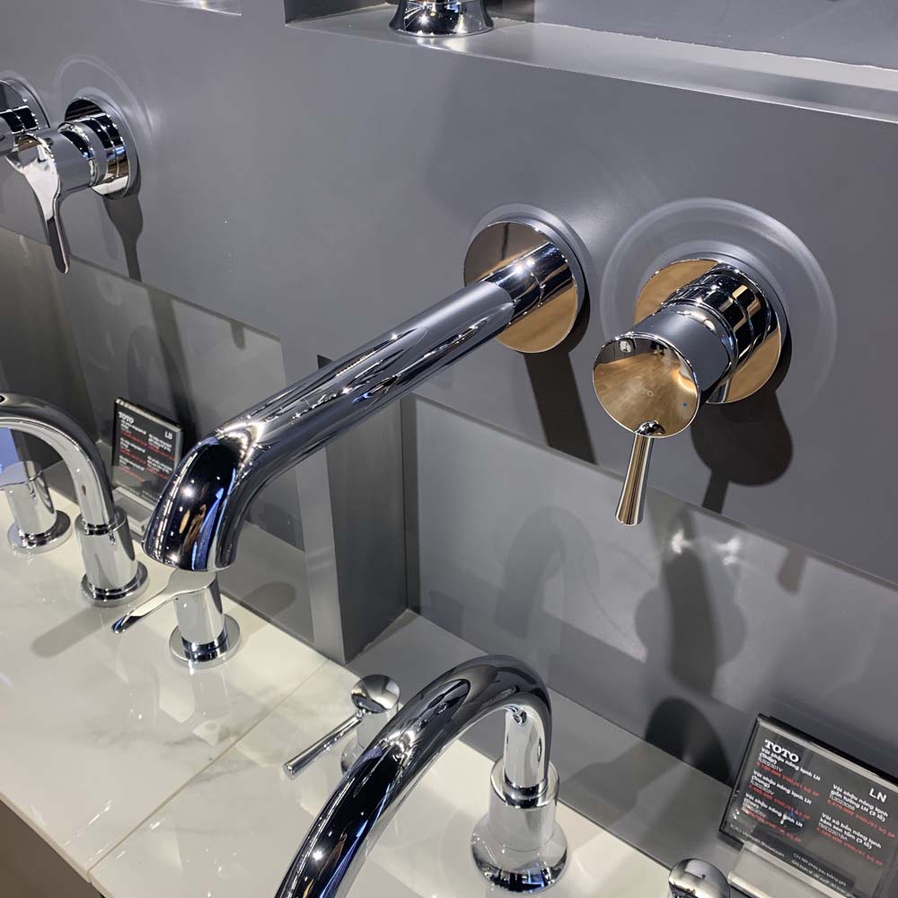Vòi lavabo nóng lạnh gắn tường LN TOTO TLS02308B