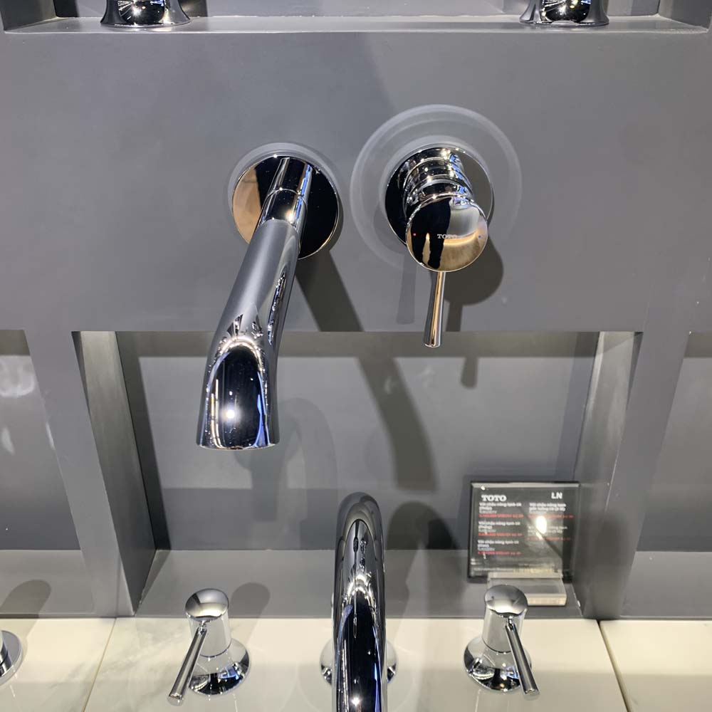 Vòi lavabo nóng lạnh gắn tường LN TOTO TLS02308B
