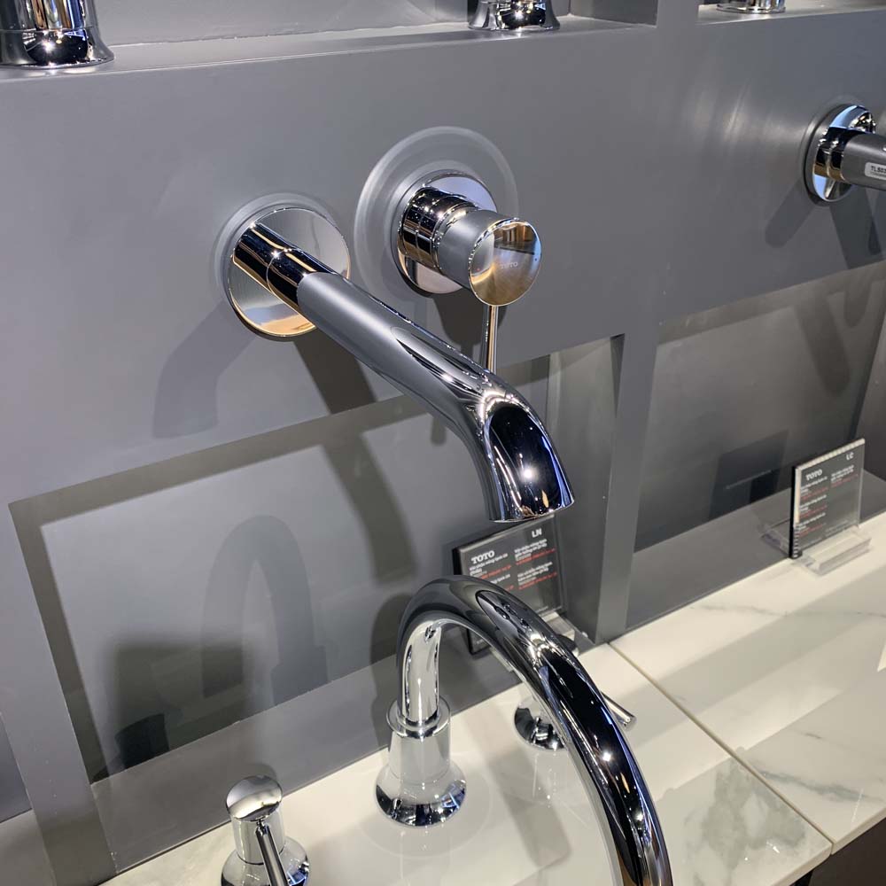 Vòi lavabo nóng lạnh gắn tường LN TOTO TLS02308B