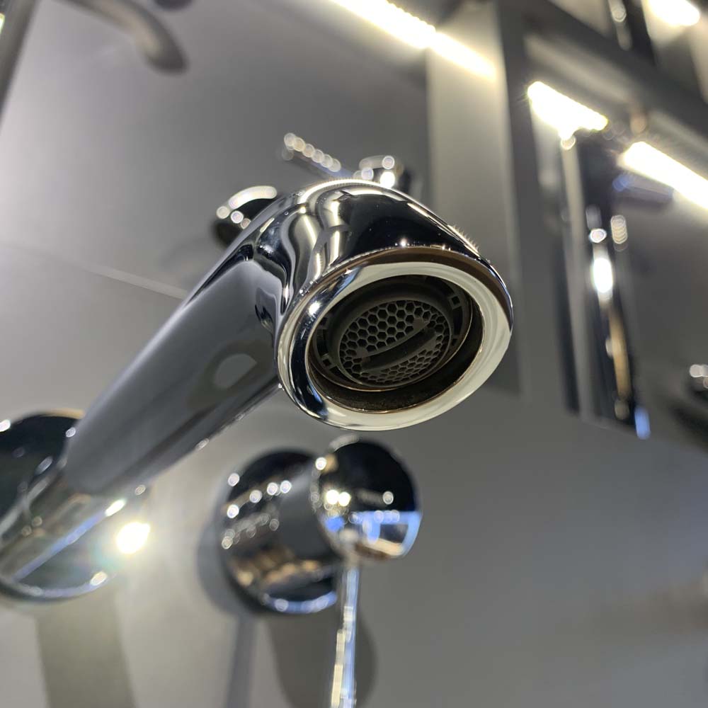 Vòi lavabo nóng lạnh gắn tường LN TOTO TLS02308B