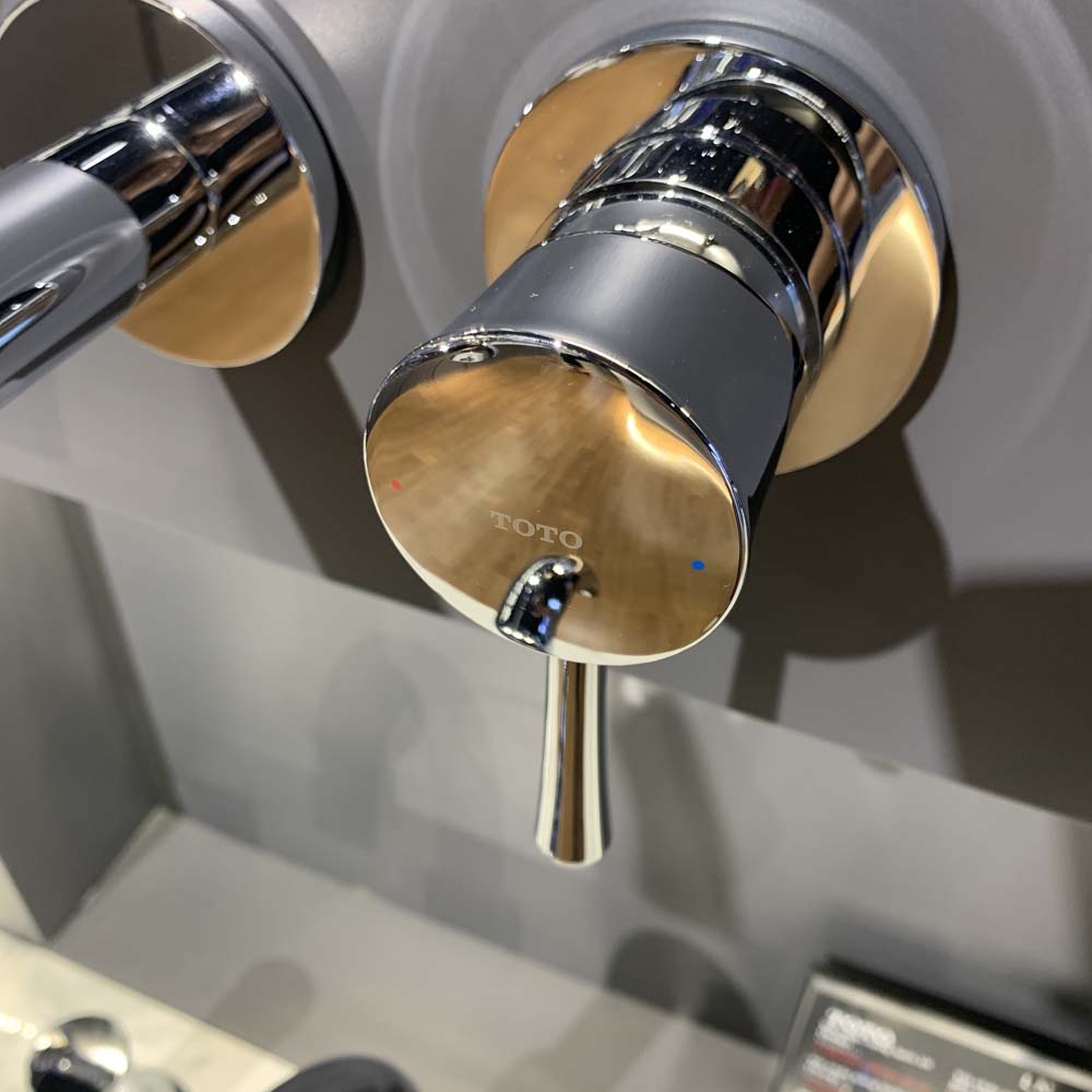 Vòi lavabo nóng lạnh gắn tường LN TOTO TLS02308B