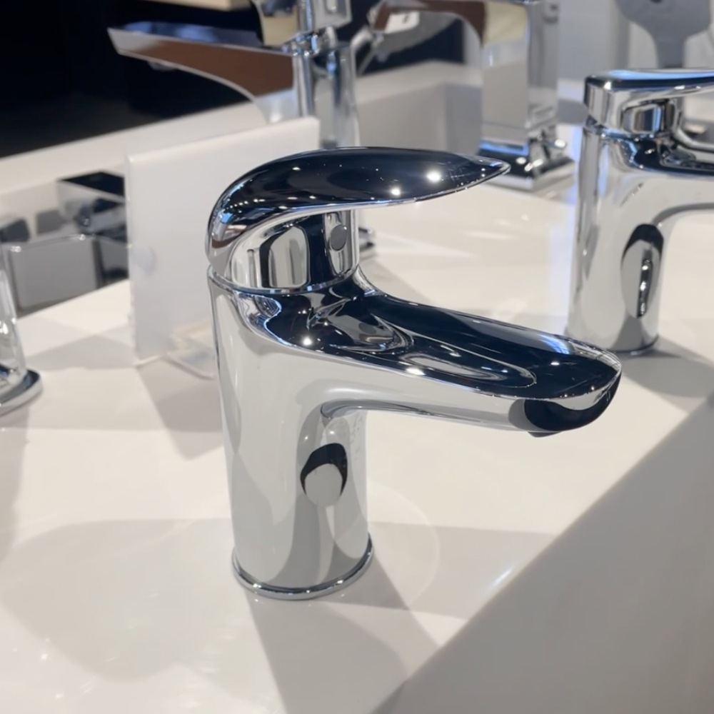 Vòi lavabo nóng lạnh LC TOTO TLS03301V