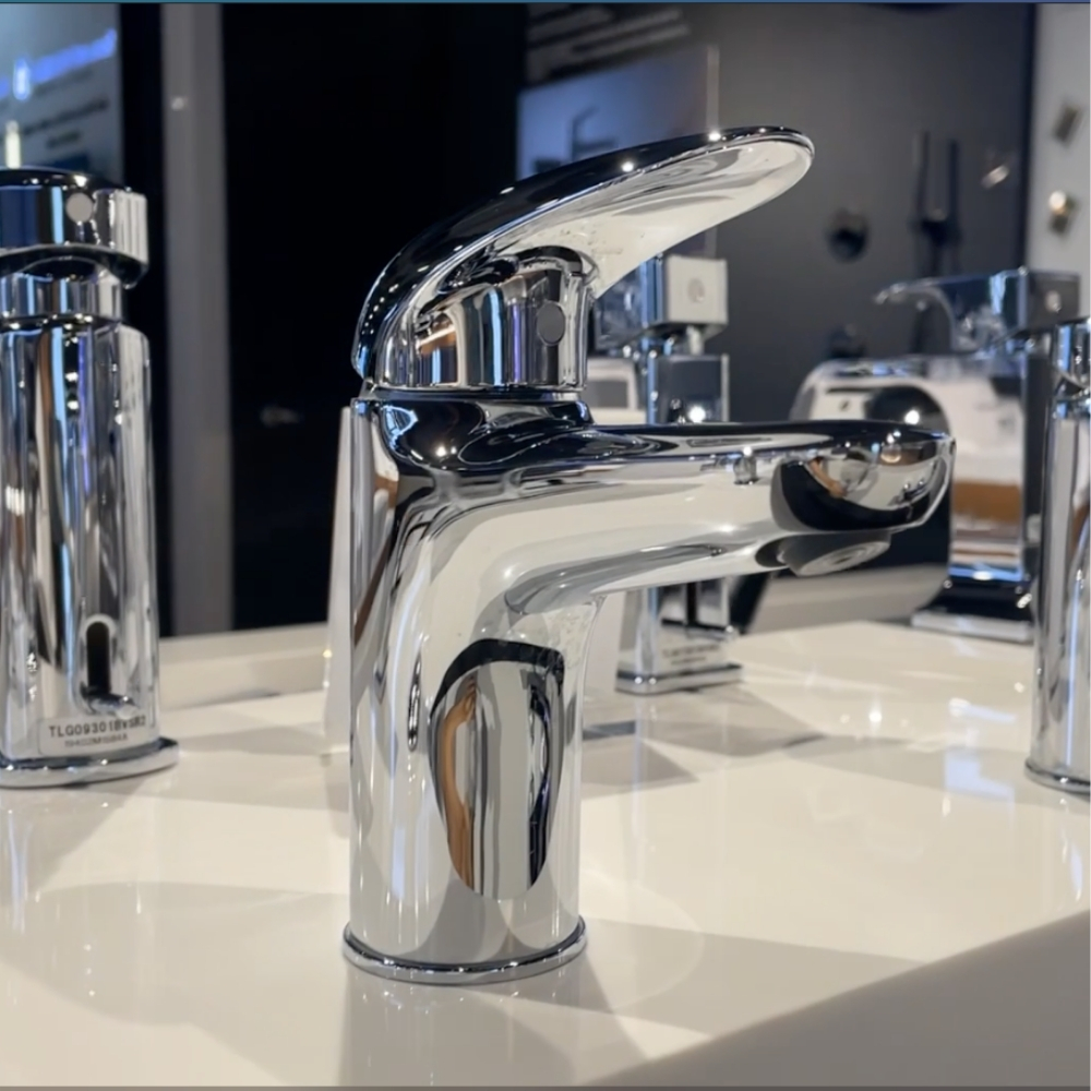 Vòi lavabo nóng lạnh LC TOTO TLS03301V