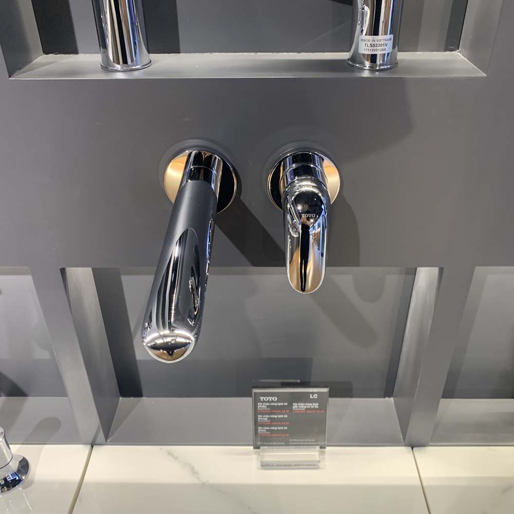 Vòi lavabo nóng lạnh gắn tường LC TOTO TLS03308B