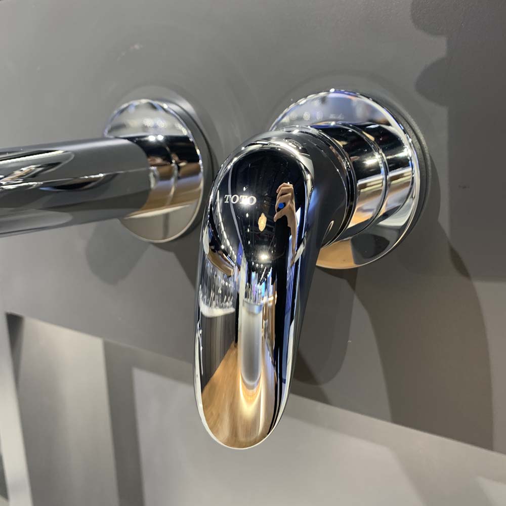 Vòi lavabo nóng lạnh gắn tường LC TOTO TLS03308B