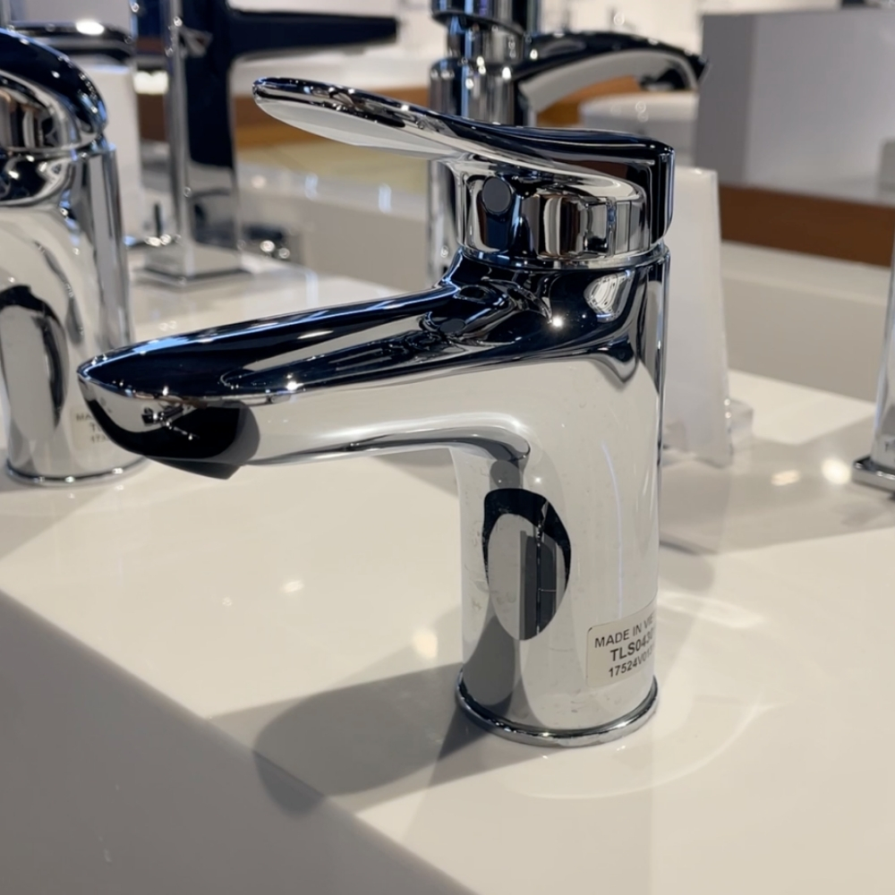 Vòi lavabo nóng lạnh LF TOTO TLS04301V
