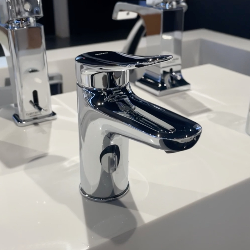 Vòi lavabo nóng lạnh LF TOTO TLS04301V