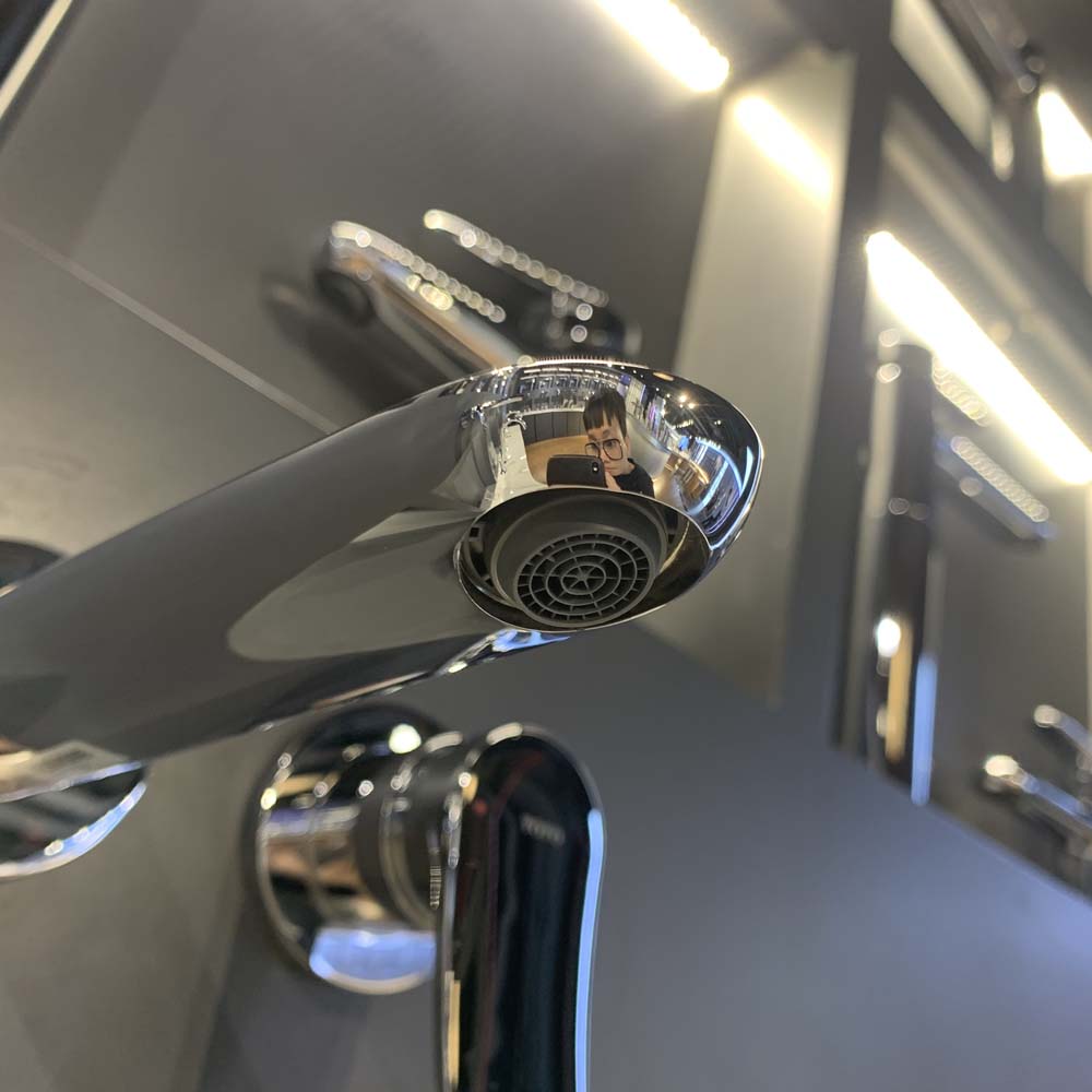 Vòi lavabo nóng lạnh gắn tường LF TOTO TLS04308B