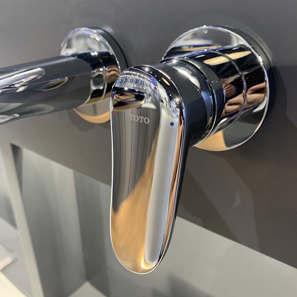 Vòi lavabo nóng lạnh gắn tường LF TOTO TLS04308B