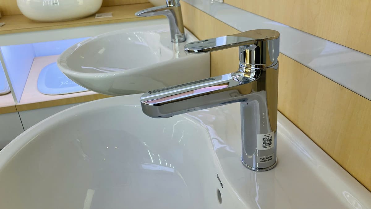 Vòi lavabo nóng lạnh TOTO TLS06301V
