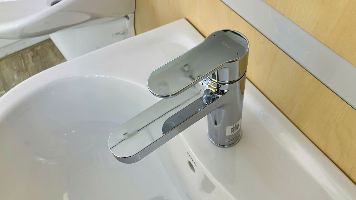 Vòi lavabo nóng lạnh TOTO TLS06301V