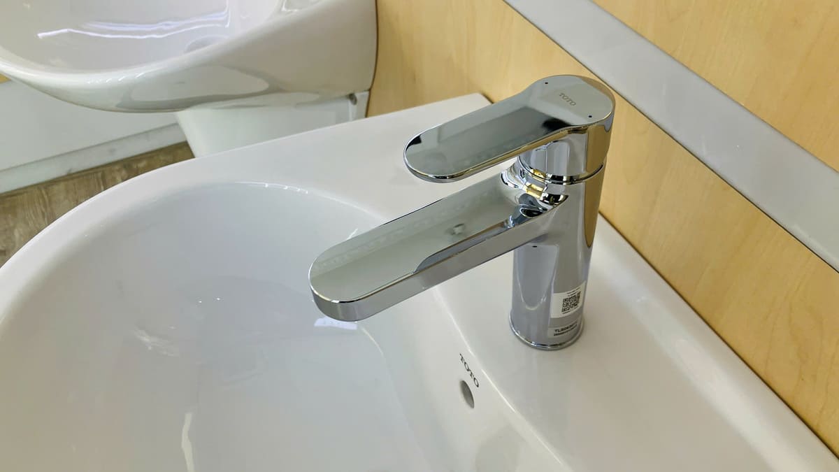 Vòi lavabo nóng lạnh TOTO TLS06301V