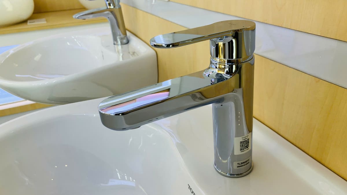 Vòi lavabo nóng lạnh TOTO TLS06301V