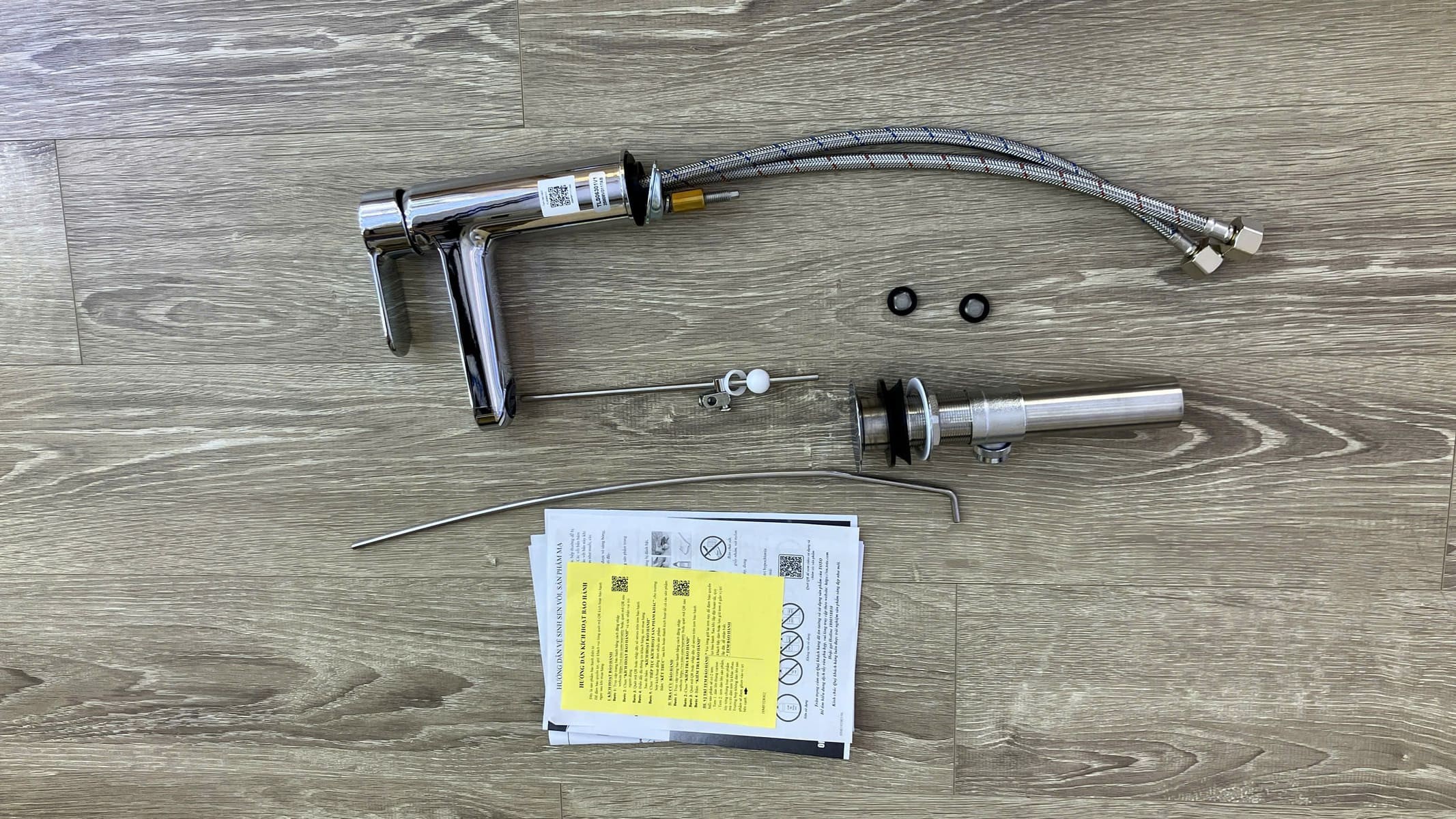 Vòi lavabo nóng lạnh TOTO TLS06301V1