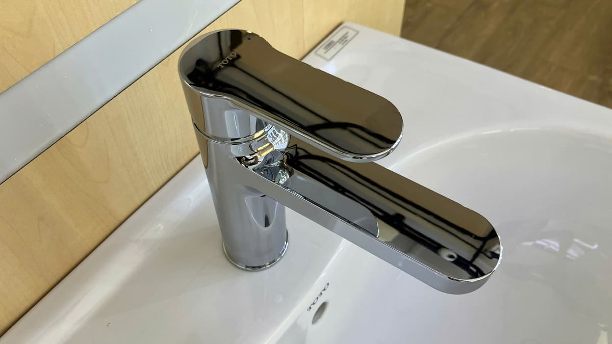 Vòi lavabo nóng lạnh TOTO TLS06301V1