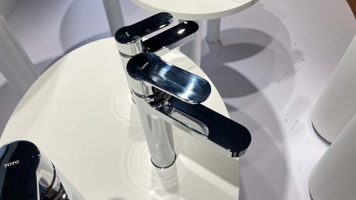 Vòi lavabo nóng lạnh TOTO TLS06303V