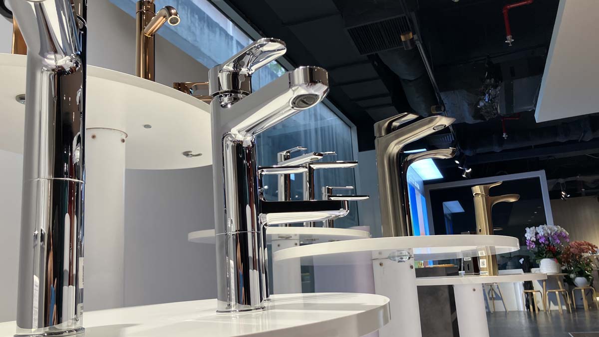 Vòi lavabo nóng lạnh TOTO TLS06303V