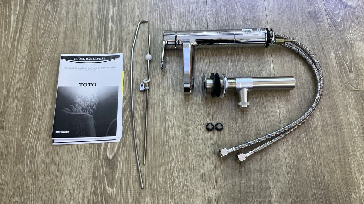 Vòi lavabo nóng lạnh TOTO TLS06303V