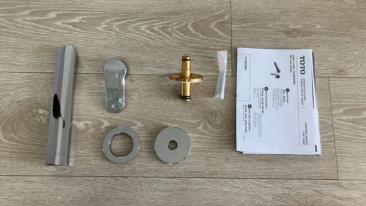 Vòi lavabo nóng lạnh gắn tường LH TOTO TLS06308A kèm van âm TLS01309B1